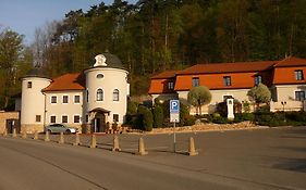 Hotel Zámeček Pod Hradem
